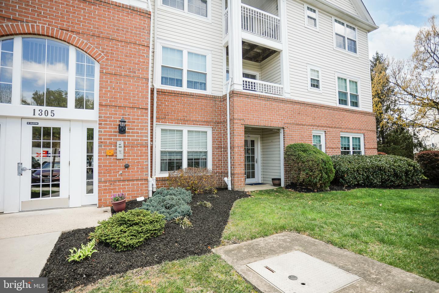 1305-d Sheridan Pl #70 Property Photo 3