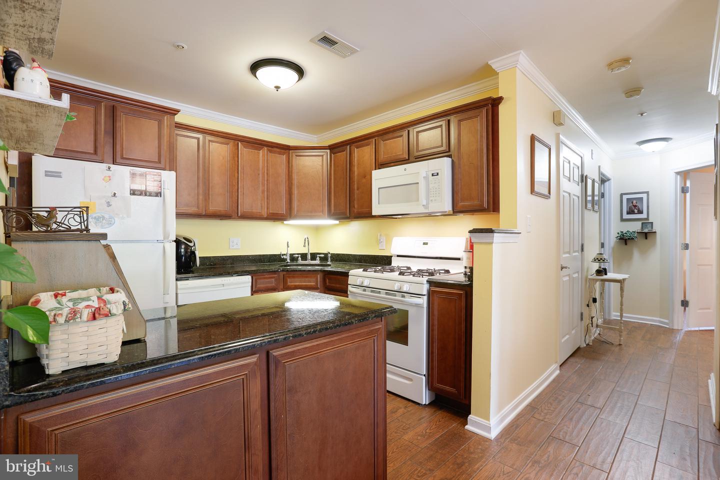 1305-d Sheridan Pl #70 Property Photo 6