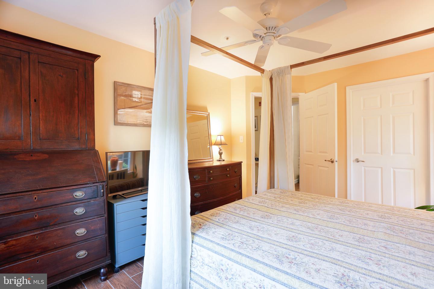1305-d Sheridan Pl #70 Property Photo 11