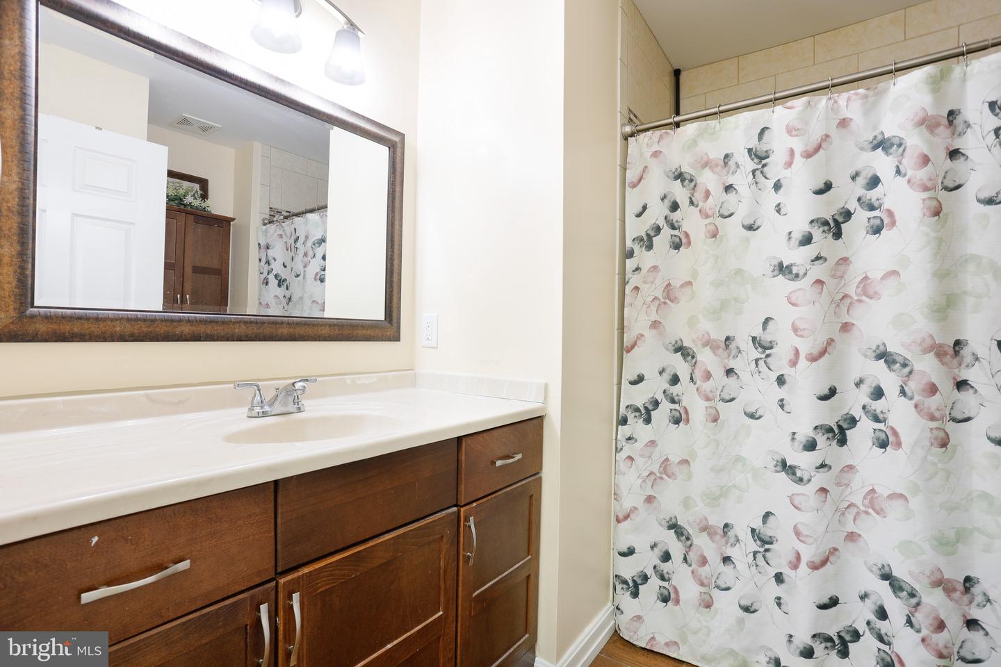 1305-d Sheridan Pl #70 Property Photo 12