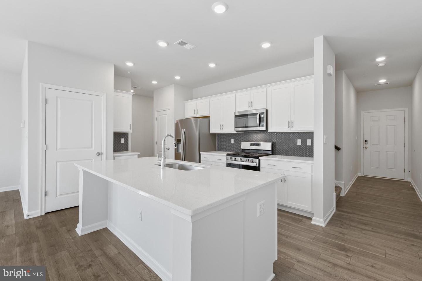 216 Hannock St Property Photo 8