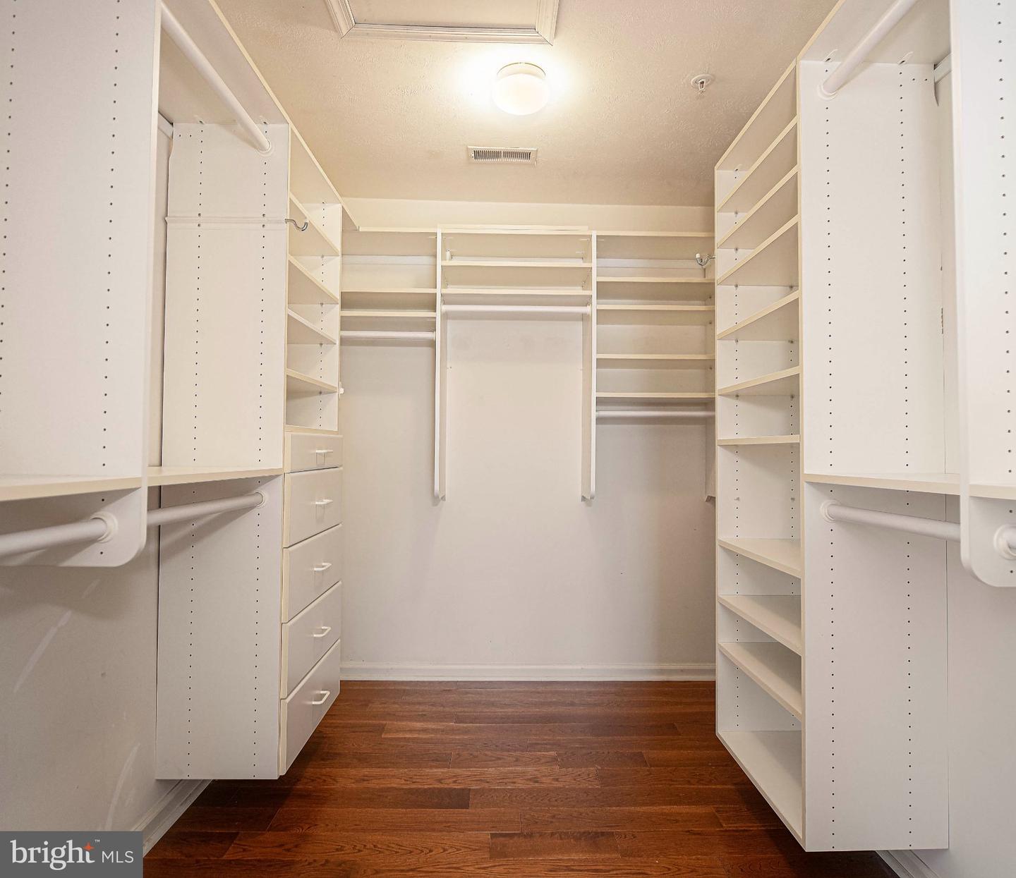303 Willrich Cir #j Property Photo 6