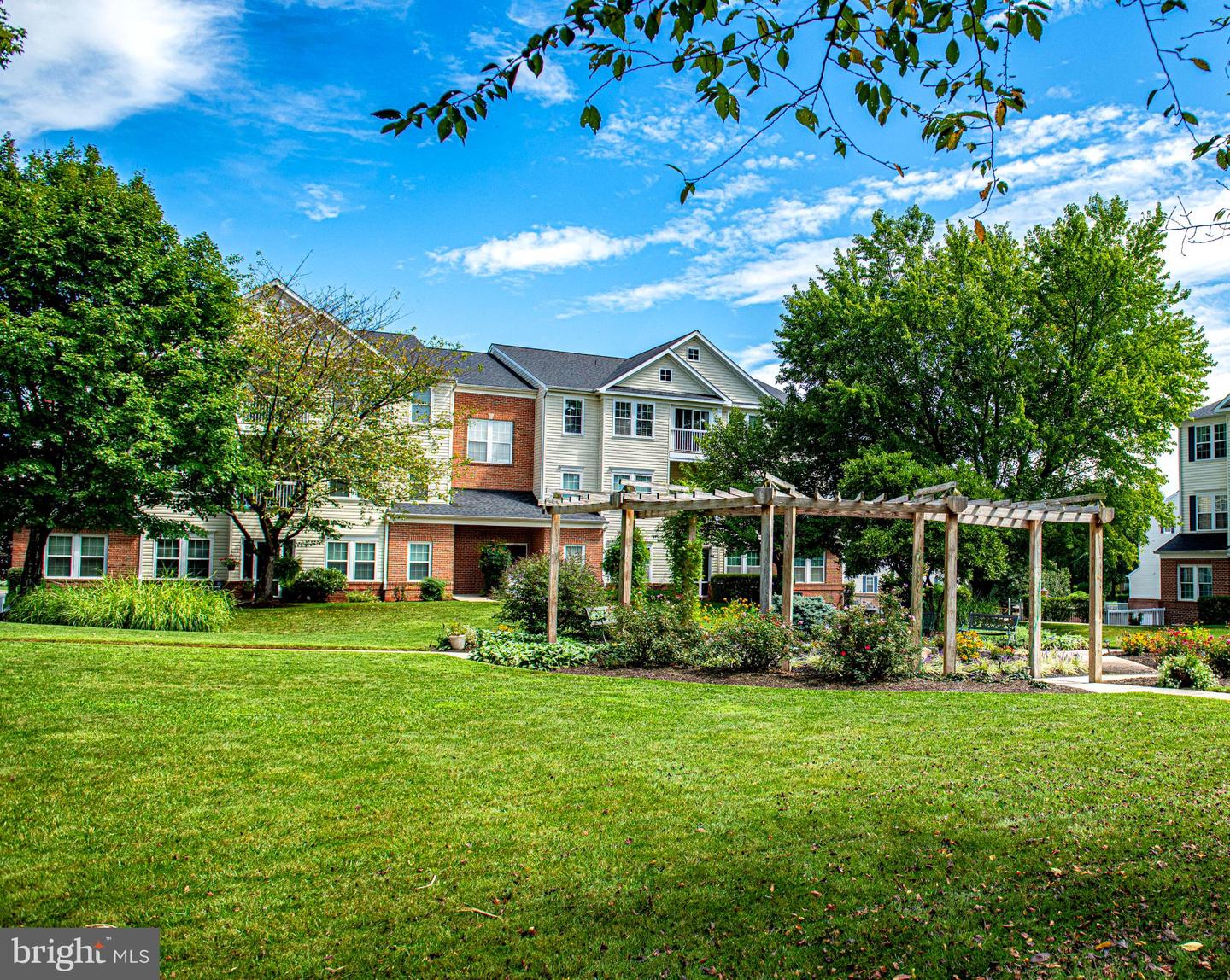 303 Willrich Cir #j Property Photo 43