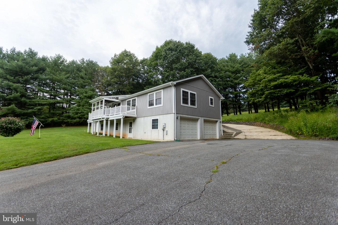 1020 Ridge Property Photo 9