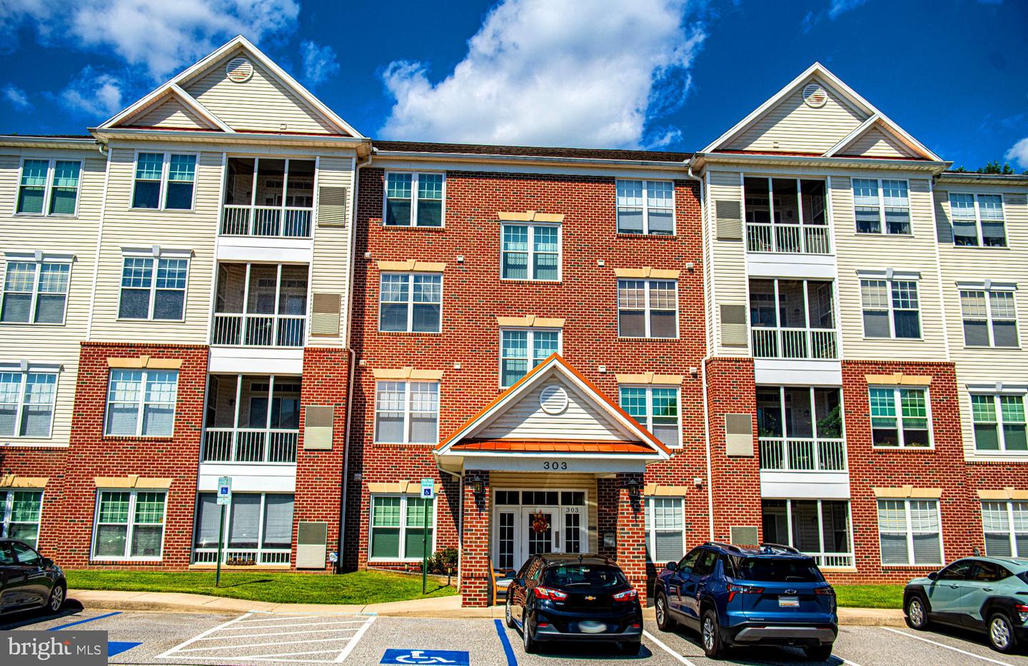 303 TIREE CT #202 Property Photo 1