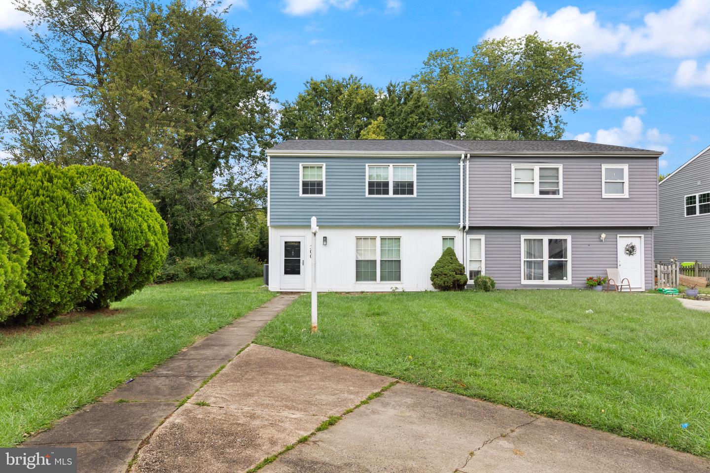 300 OAKWAY CT Property Photo 1