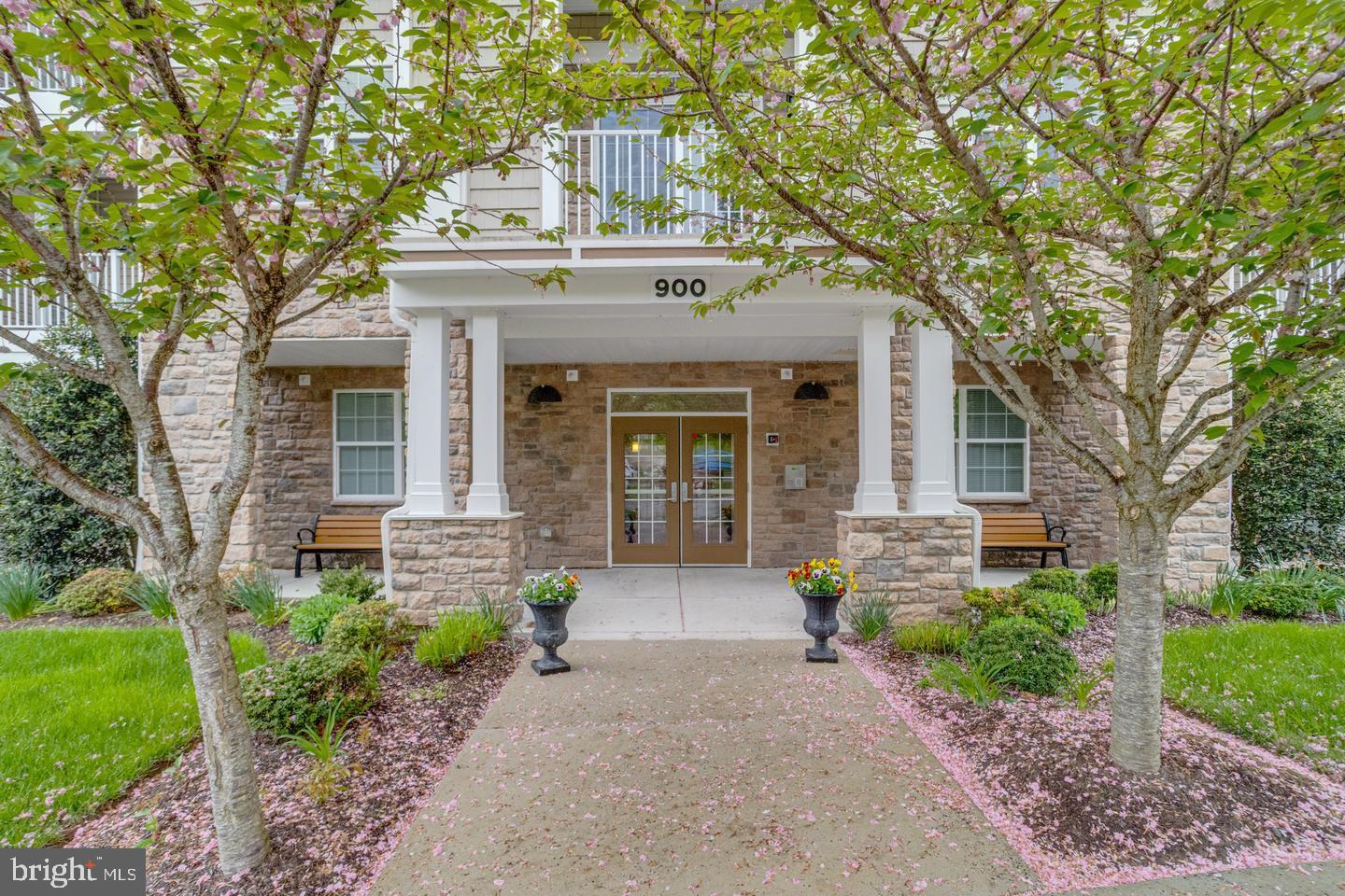 900 MACPHAIL WOODS XING #3I Property Photo 1