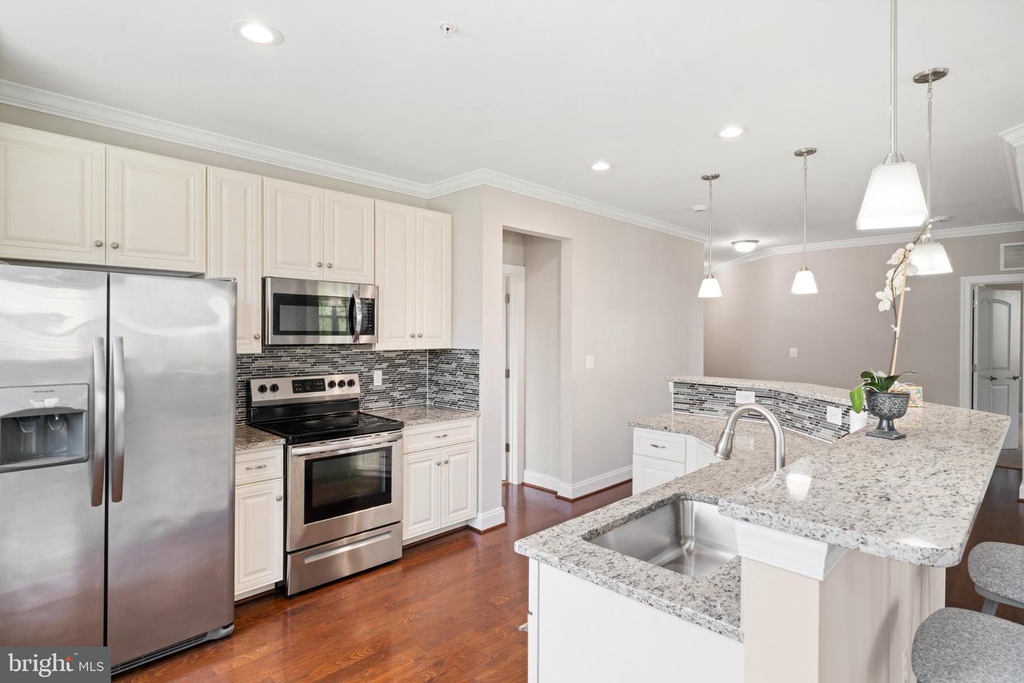 900 Macphail Woods Xing #3i Property Photo 3