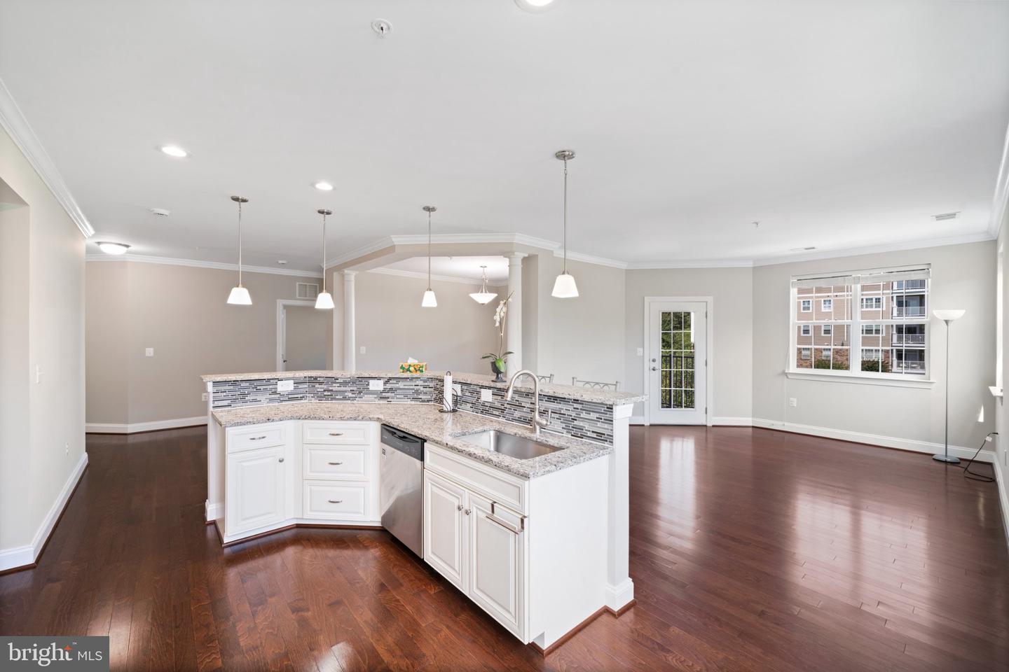 900 Macphail Woods Xing #3i Property Photo 4