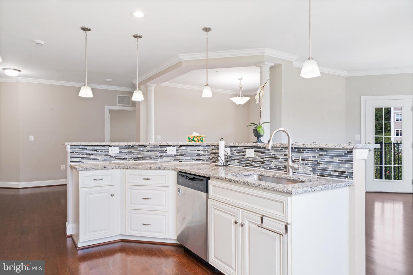 900 Macphail Woods Xing #3i Property Photo 5
