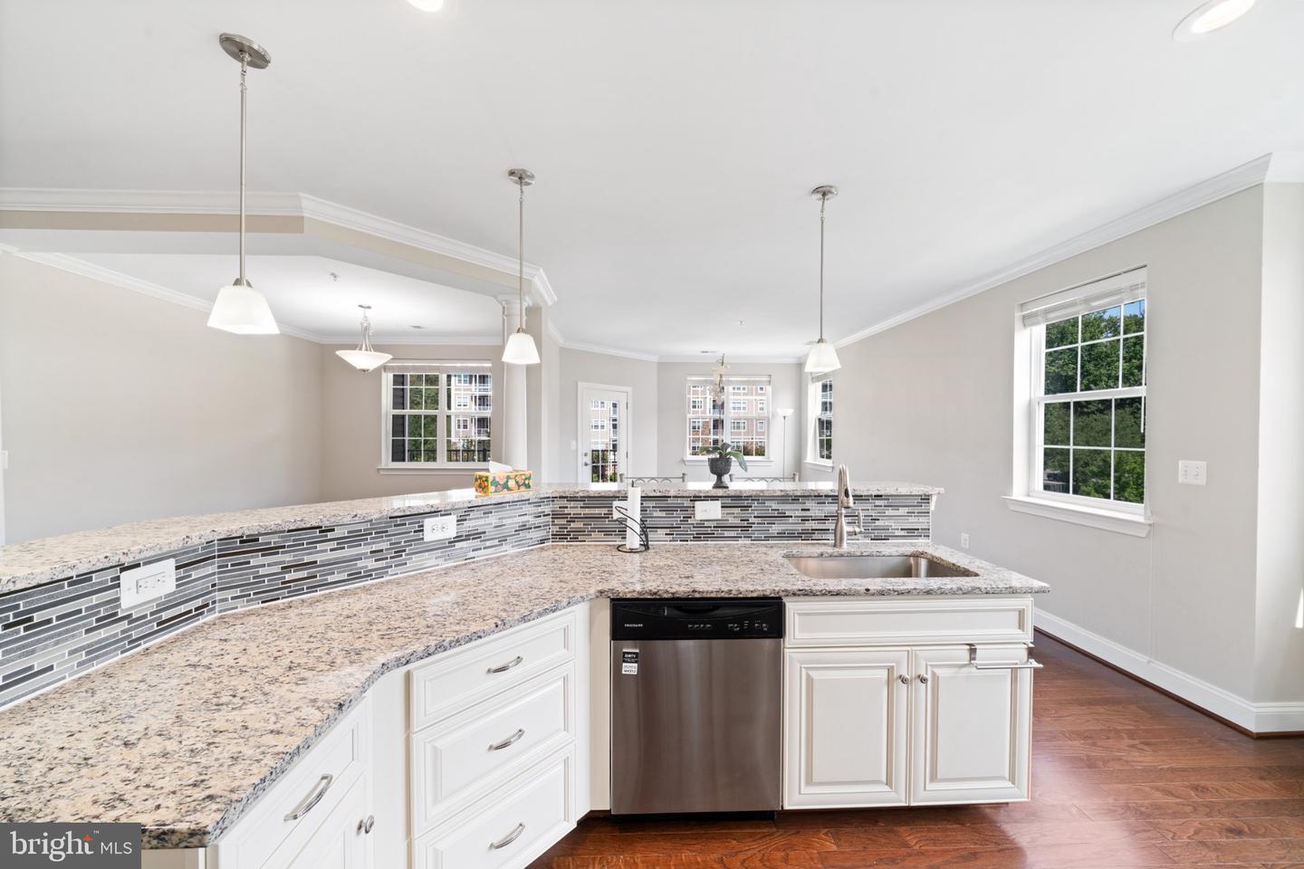 900 Macphail Woods Xing #3i Property Photo 6