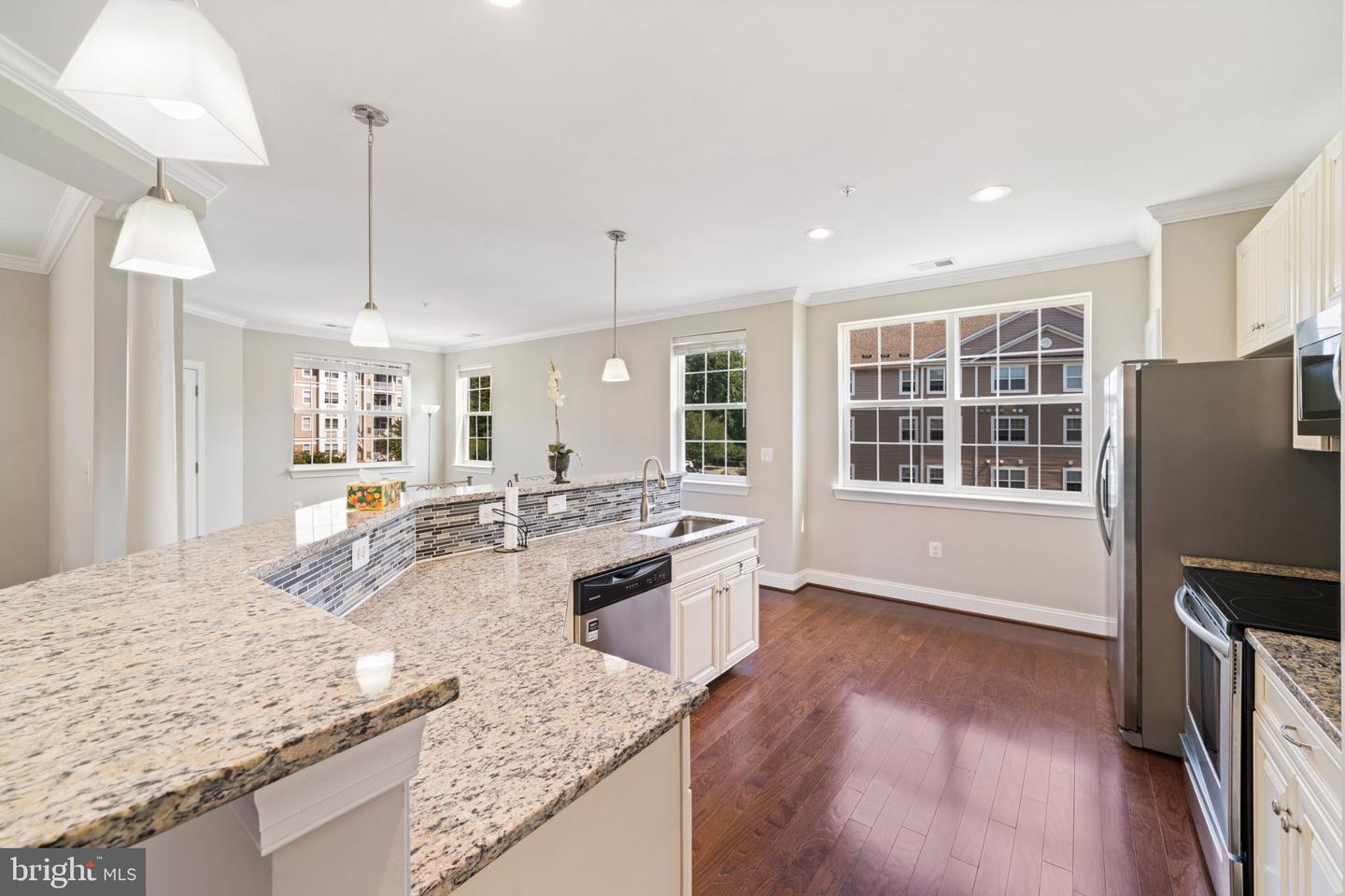 900 Macphail Woods Xing #3i Property Photo 7