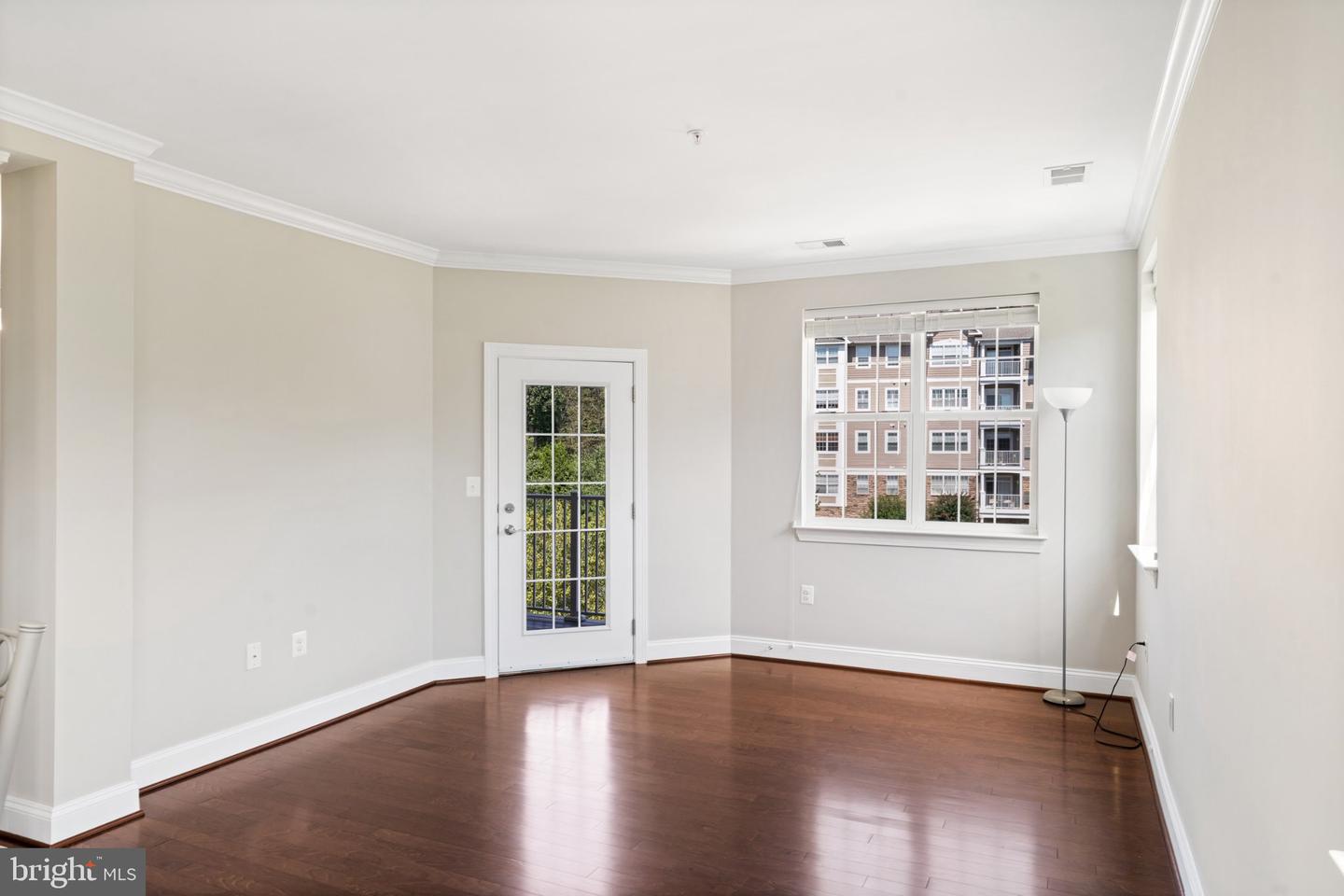 900 Macphail Woods Xing #3i Property Photo 12