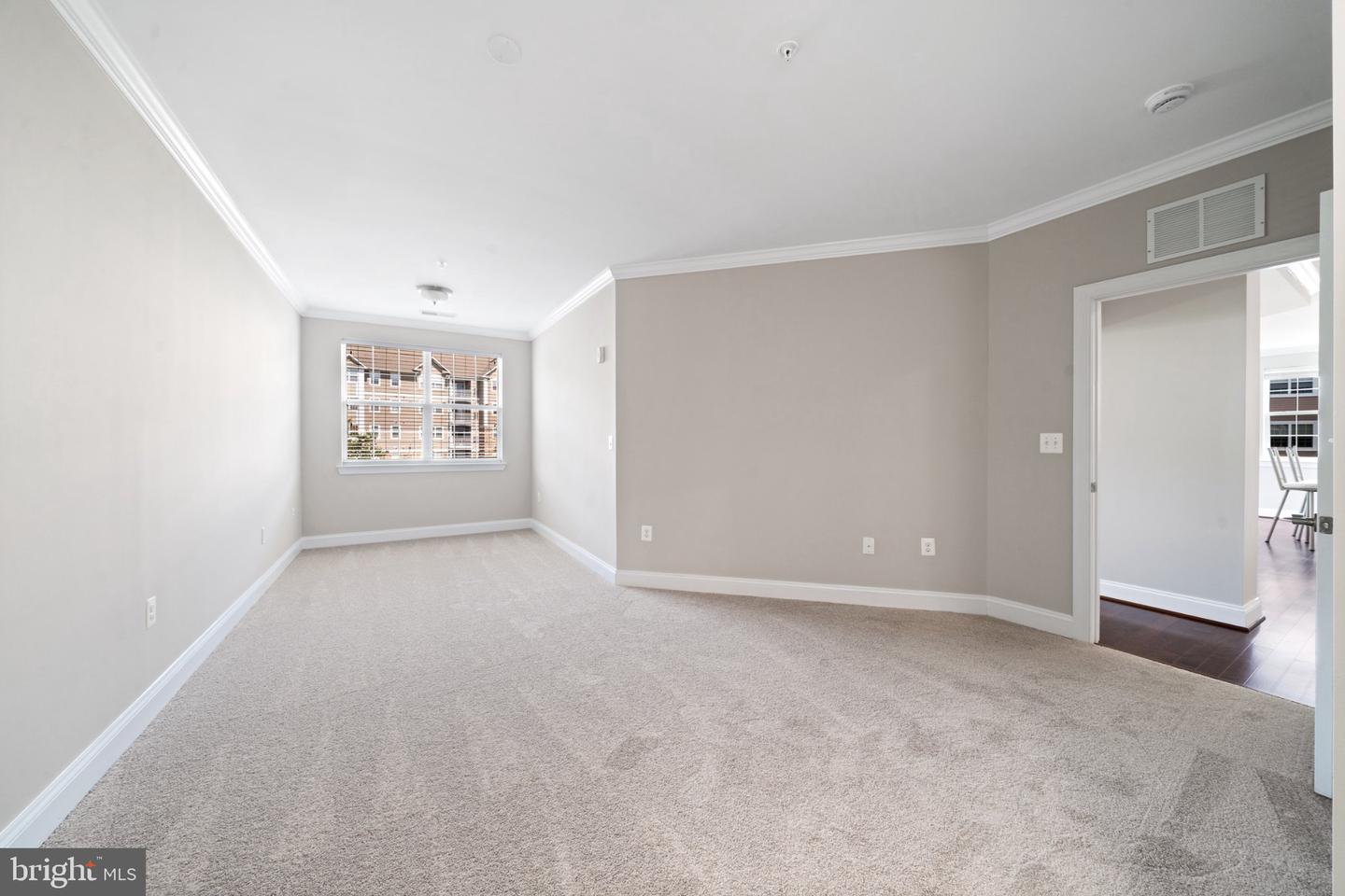 900 Macphail Woods Xing #3i Property Photo 15