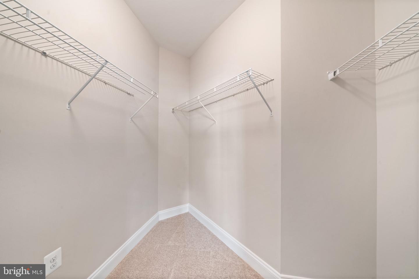 900 Macphail Woods Xing #3i Property Photo 17