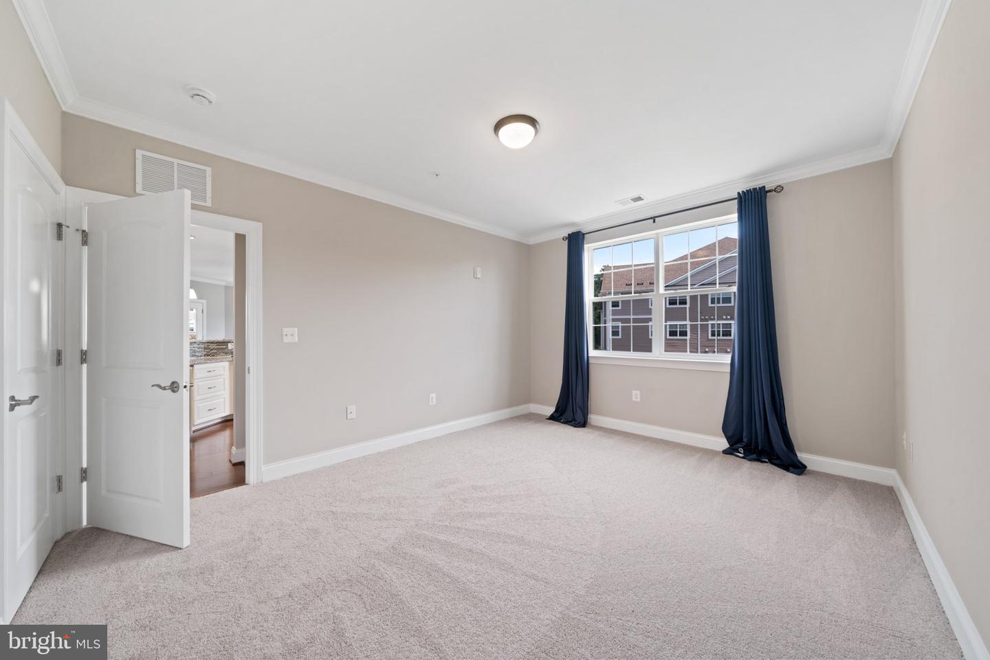900 Macphail Woods Xing #3i Property Photo 19