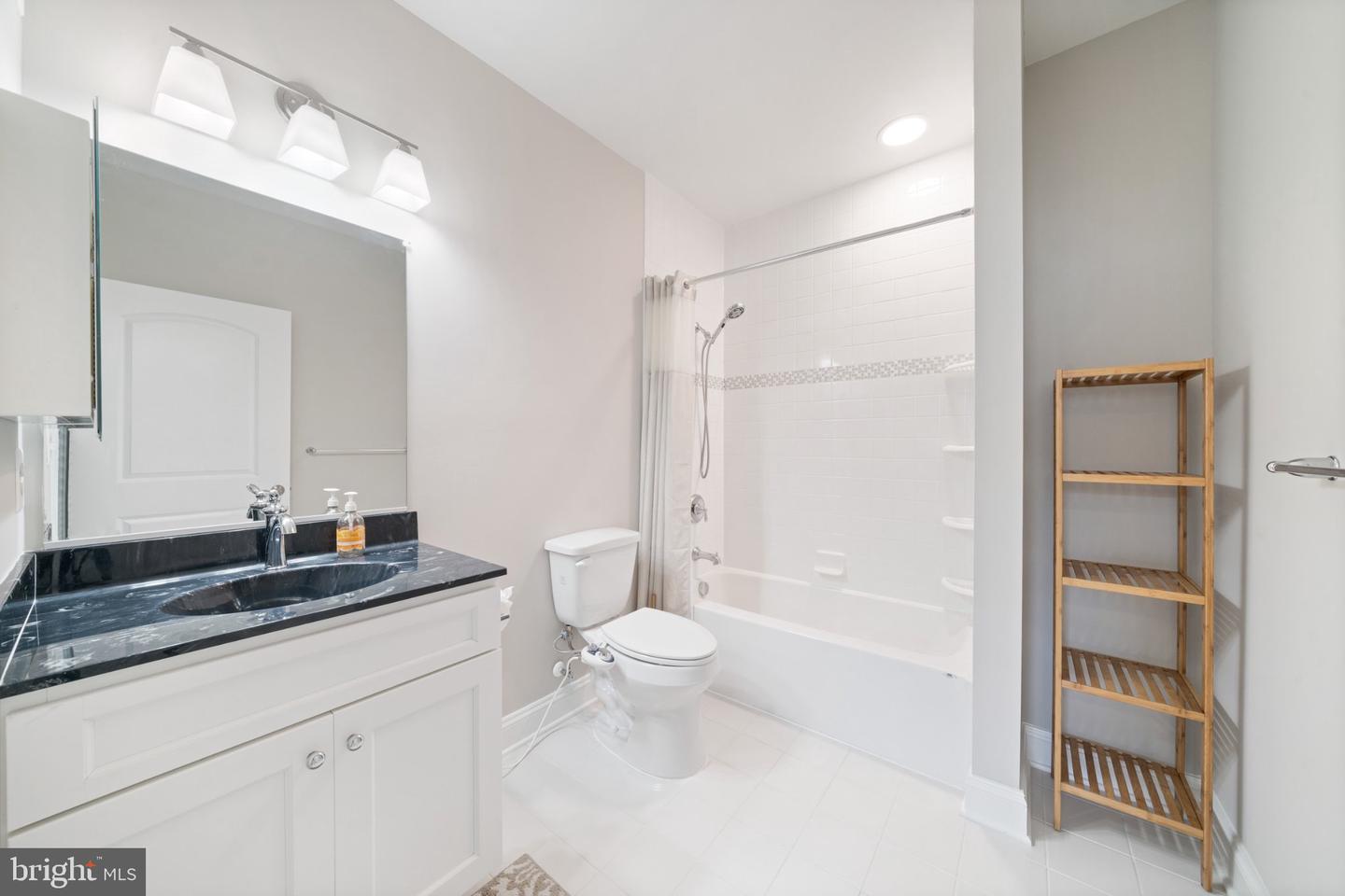 900 Macphail Woods Xing #3i Property Photo 21