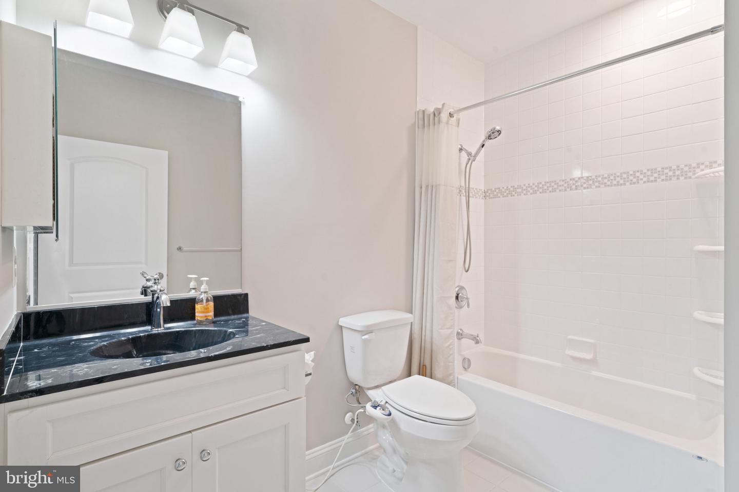 900 Macphail Woods Xing #3i Property Photo 22