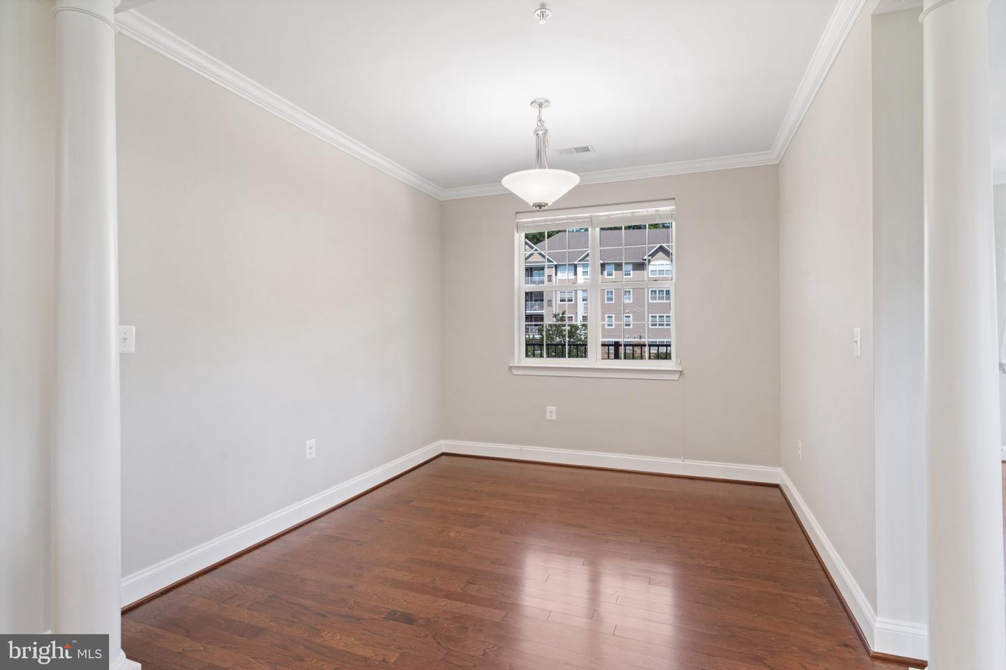 900 Macphail Woods Xing #3i Property Photo 24