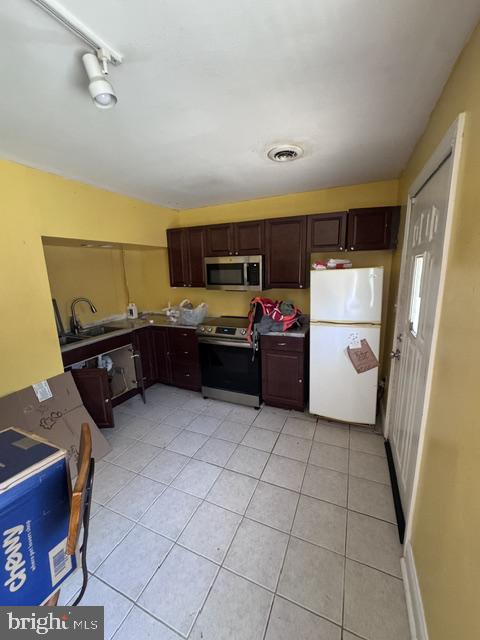 208 Aster Ln Property Photo 3