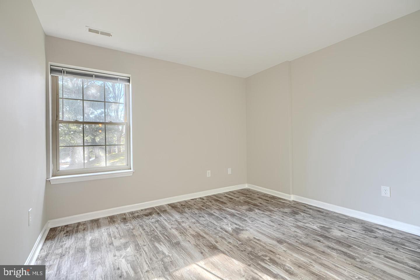 201 Star Pointe Ct #1c Property Photo 17