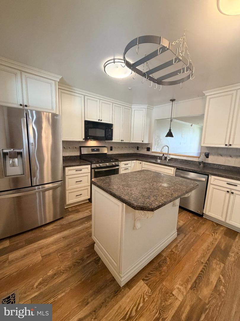 183 Ferring Property Photo 11