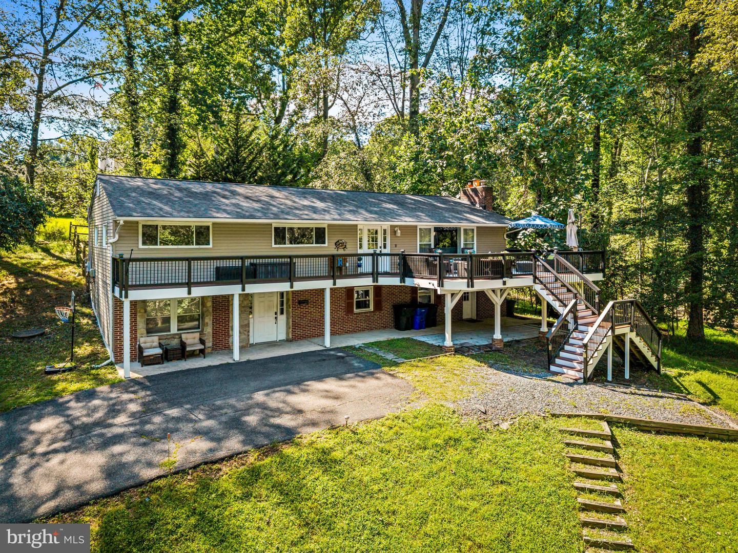 4 Carolina Ave Property Photo 1