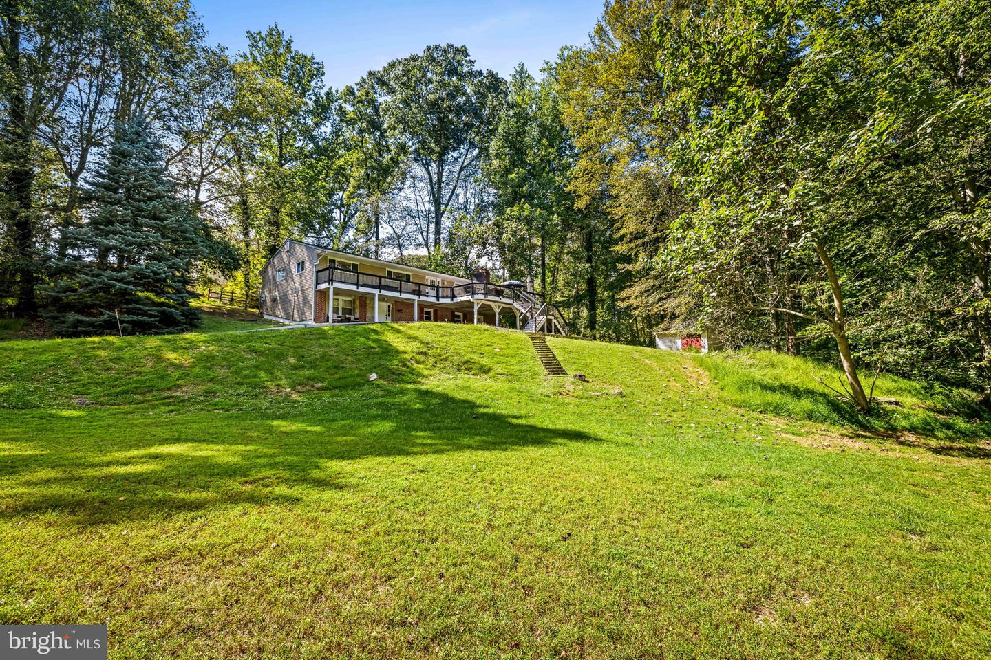 4 Carolina Ave Property Photo 4