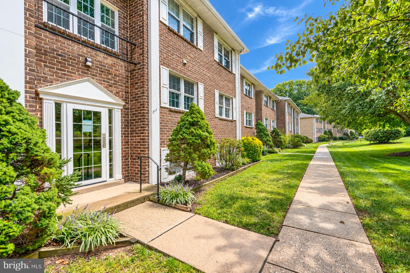 211 CROCKER DR #211-B Property Photo 1