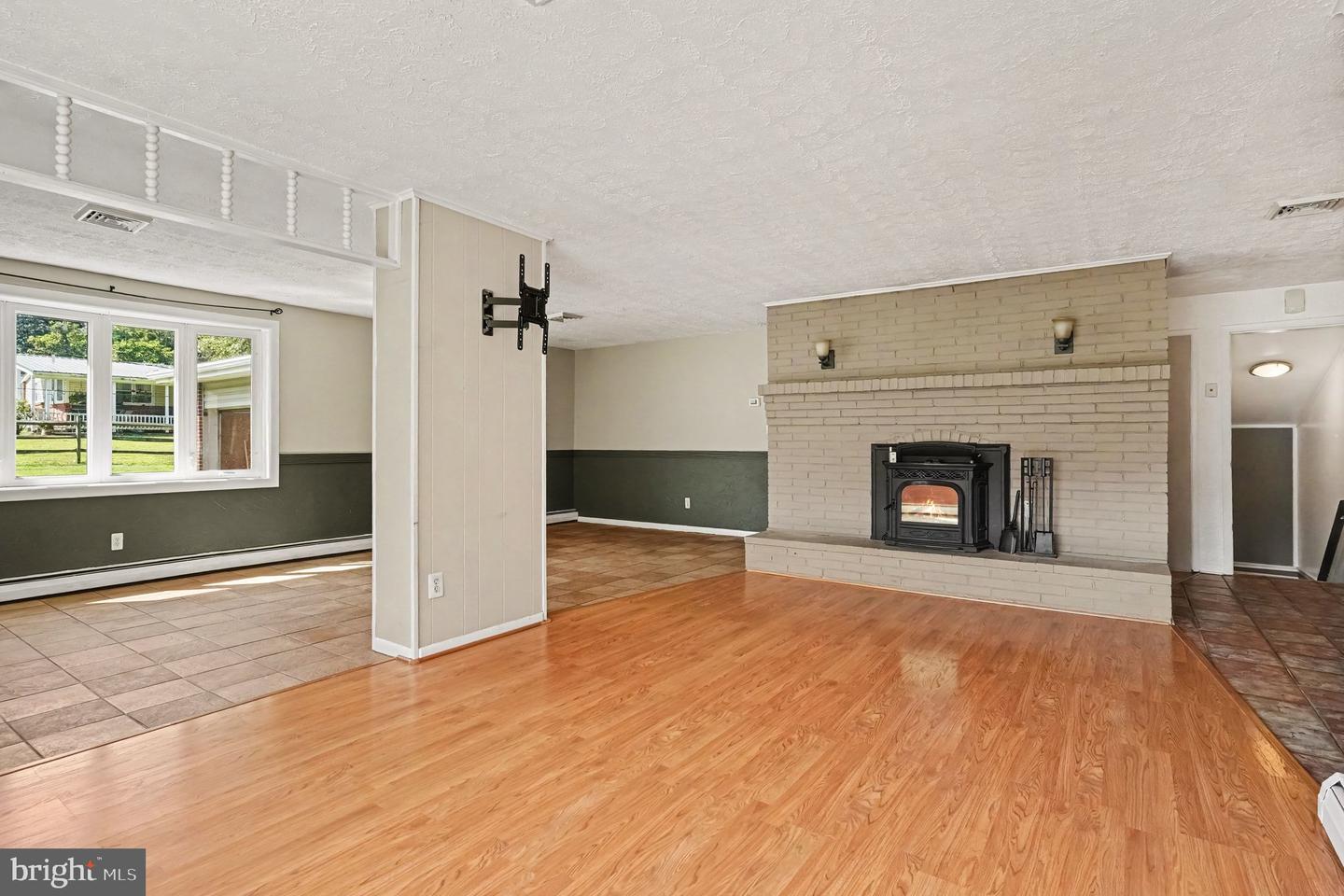 1604 Bulls Ln Property Photo 4