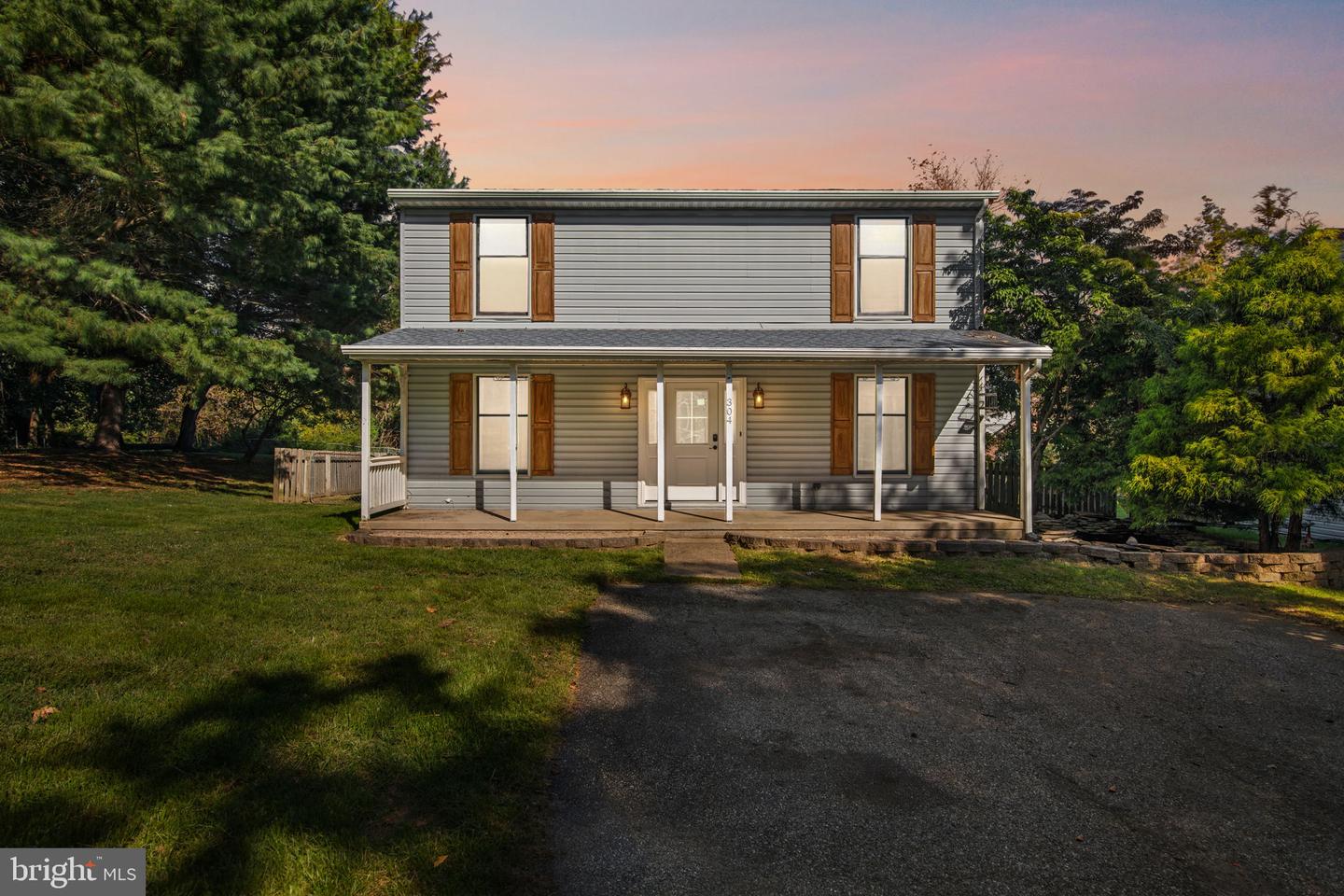 304 Superior St Property Photo 1