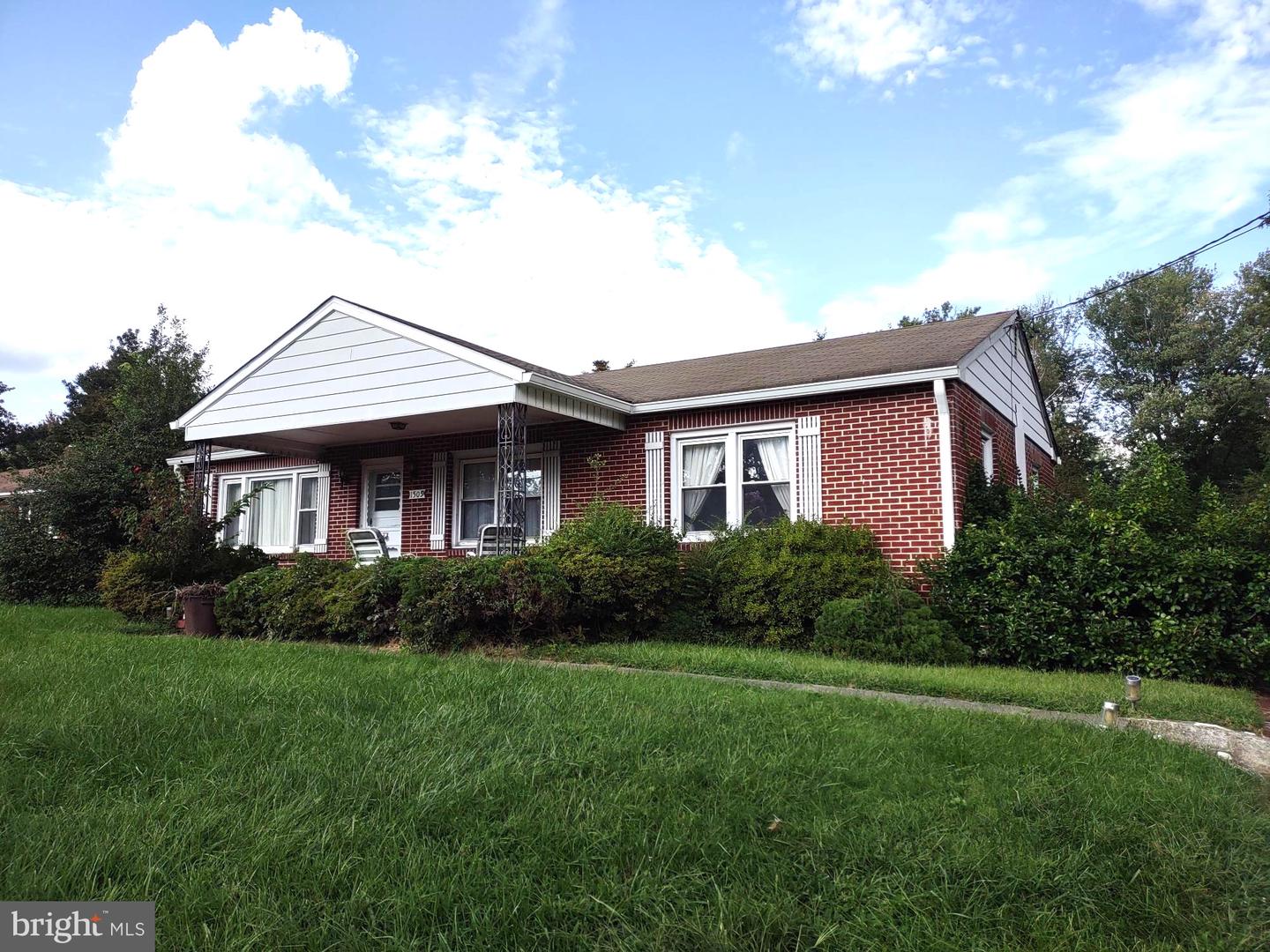 1509 Superior Property Photo 1
