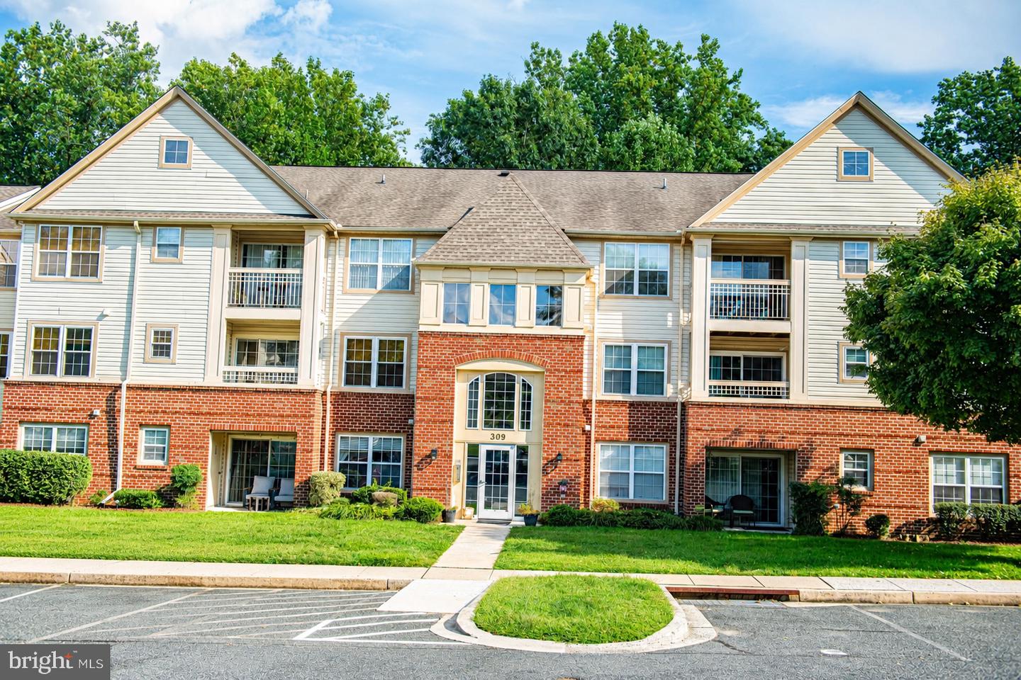 309-E TALL PINES CT #309-E Property Photo 1