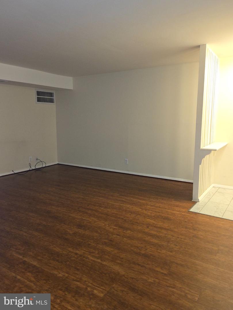 111 Donzen Dr #e Property Photo 3