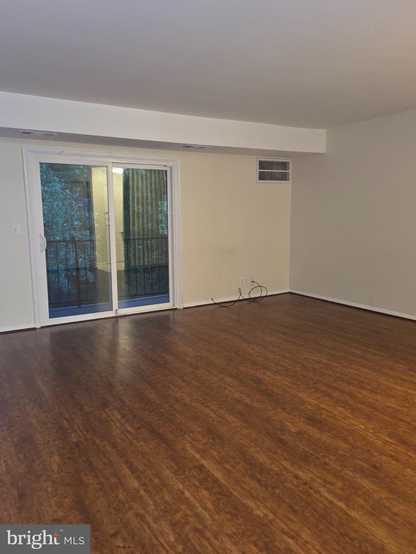 111 Donzen Dr #e Property Photo 5