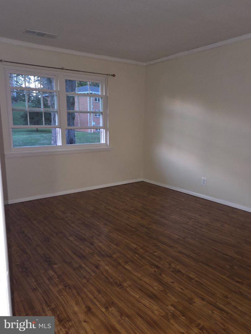 111 Donzen Dr #e Property Photo 12