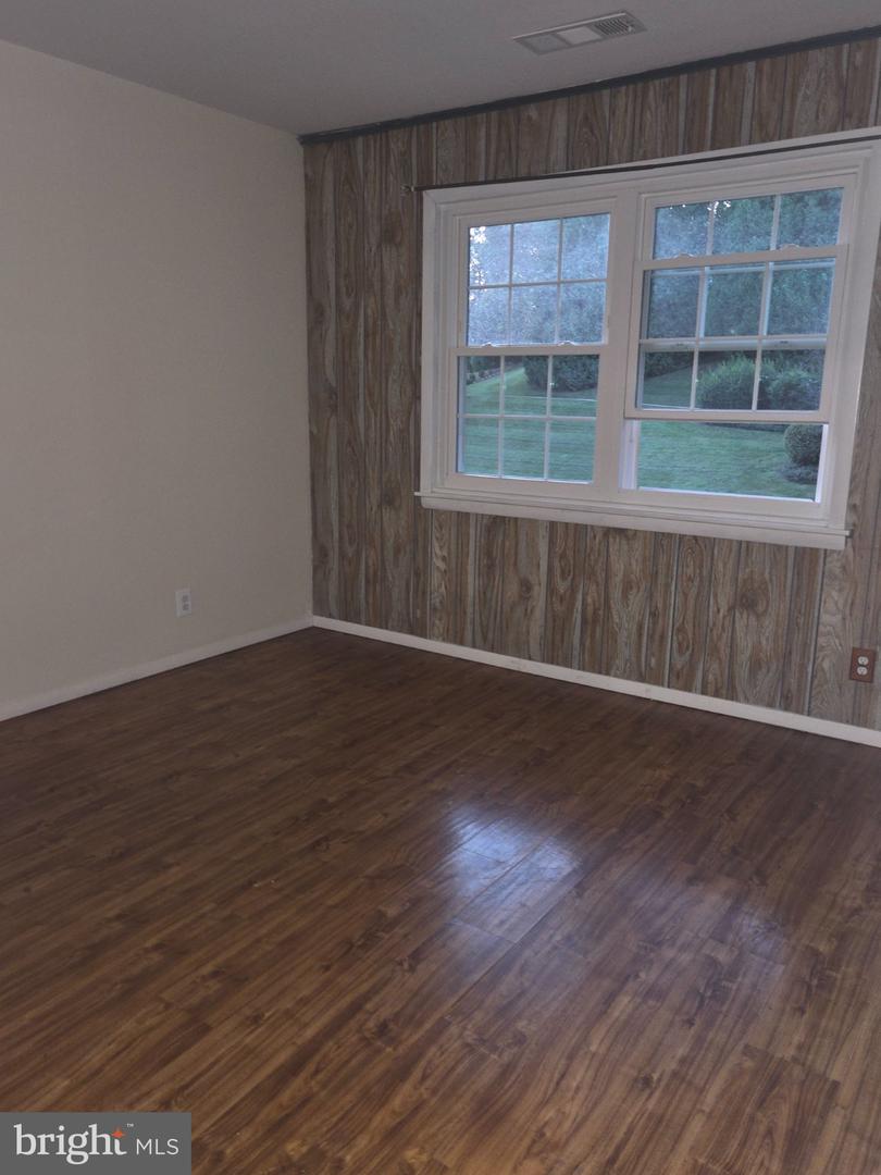 111 Donzen Dr #e Property Photo 13