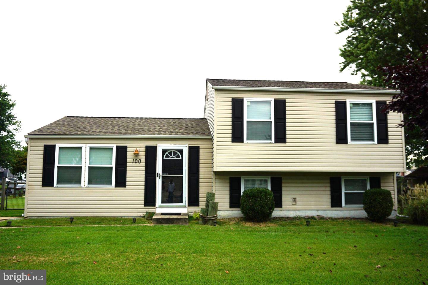 100 Shell Cove Ct Property Photo 1