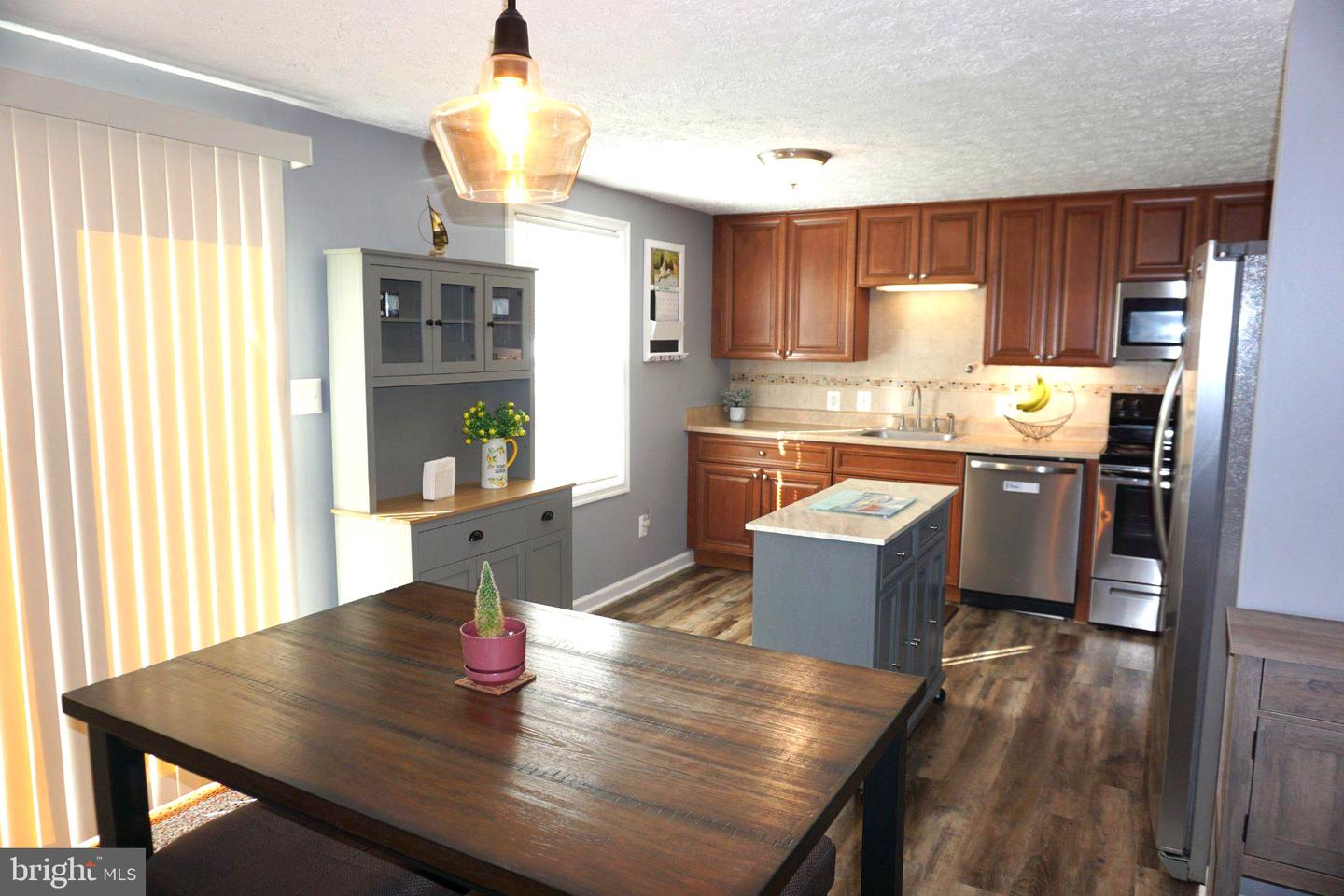 100 Shell Cove Ct Property Photo 8