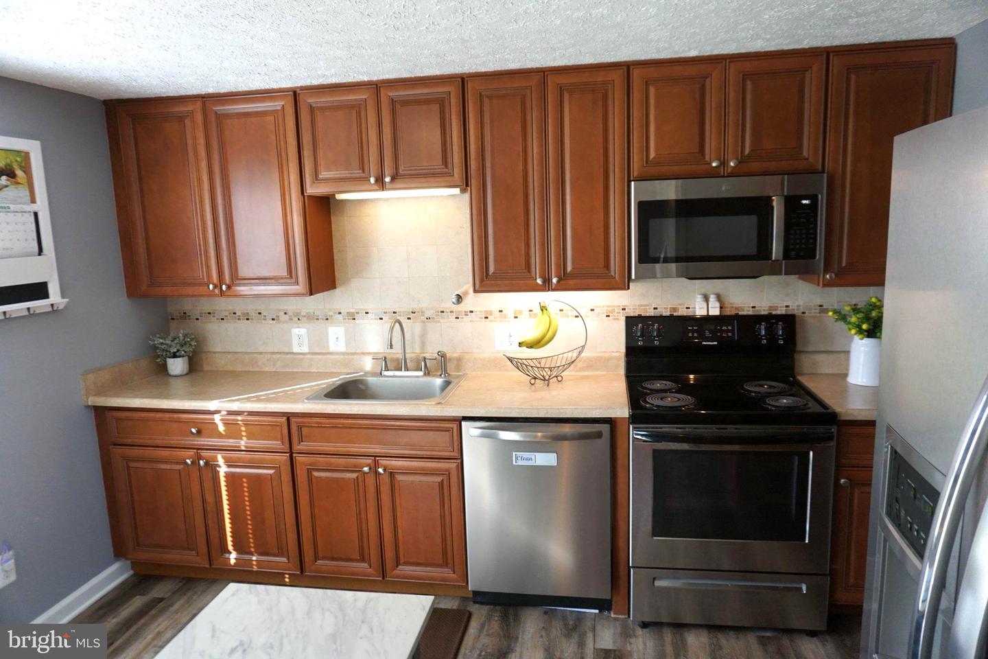 100 Shell Cove Ct Property Photo 9