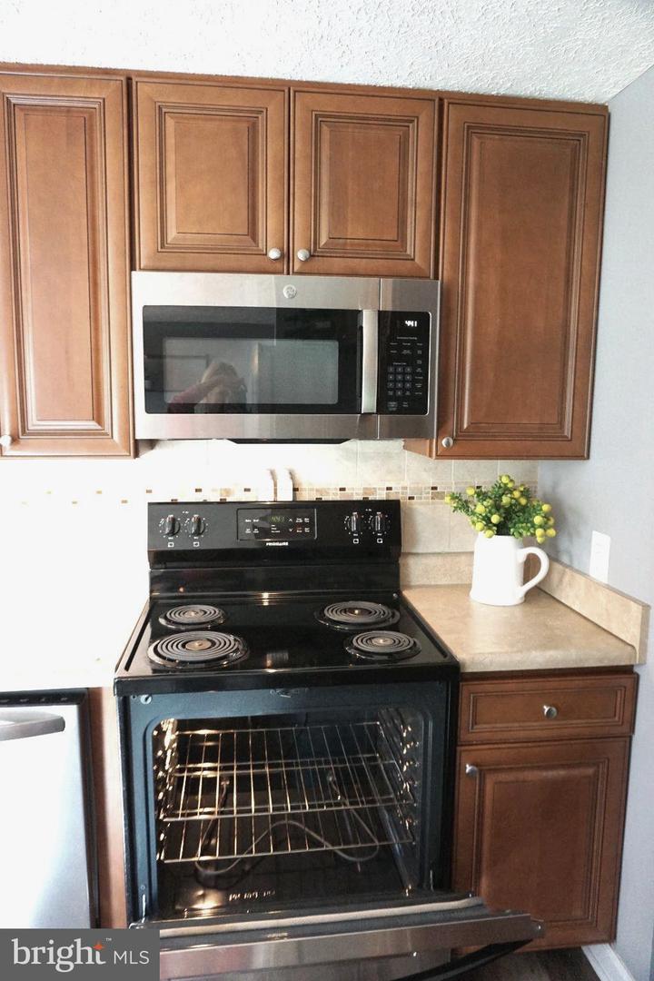 100 Shell Cove Ct Property Photo 11