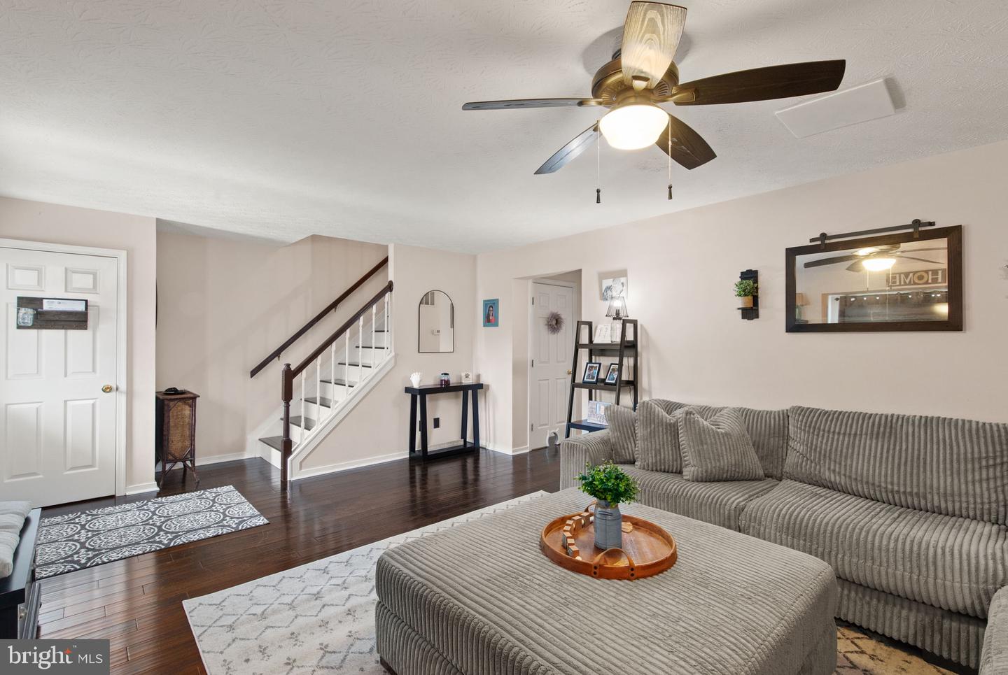 615 Lochern Ter Property Photo 4