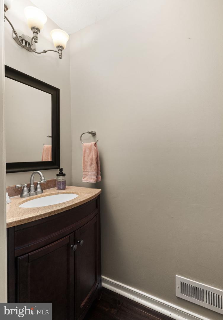 615 Lochern Ter Property Photo 6