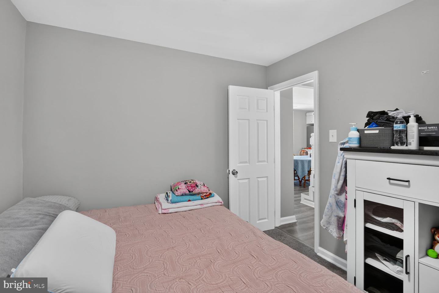 101 Oak St Property Photo 6