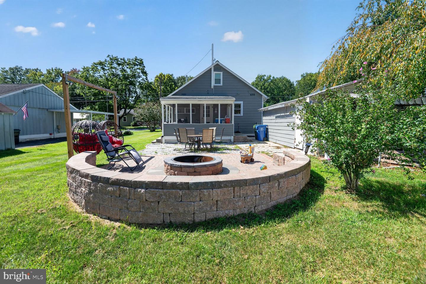 101 Oak St Property Photo 12