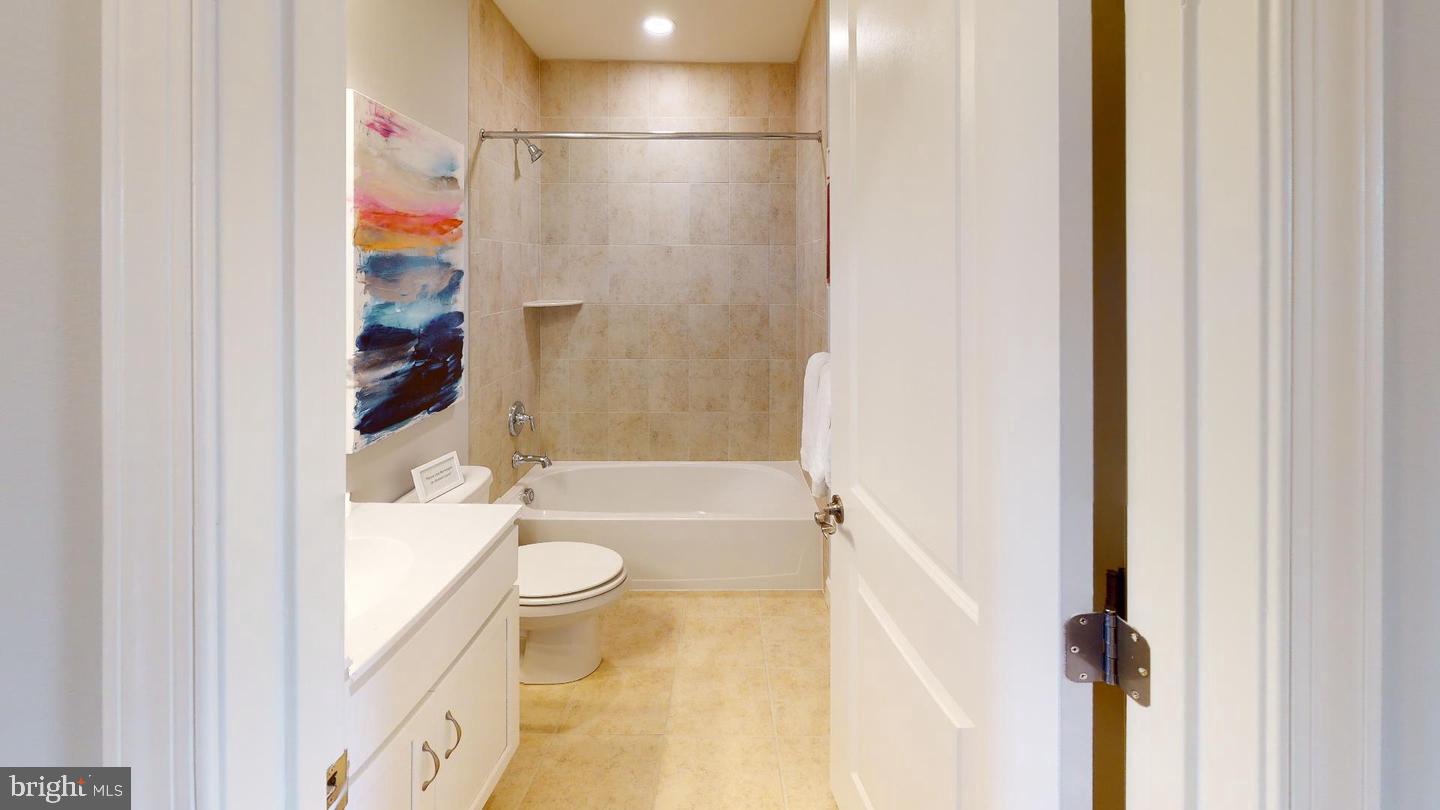 346 Aqua Sq #181 Property Photo 33