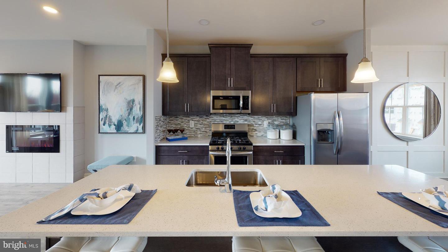 346 Aqua Sq #181 Property Photo 42