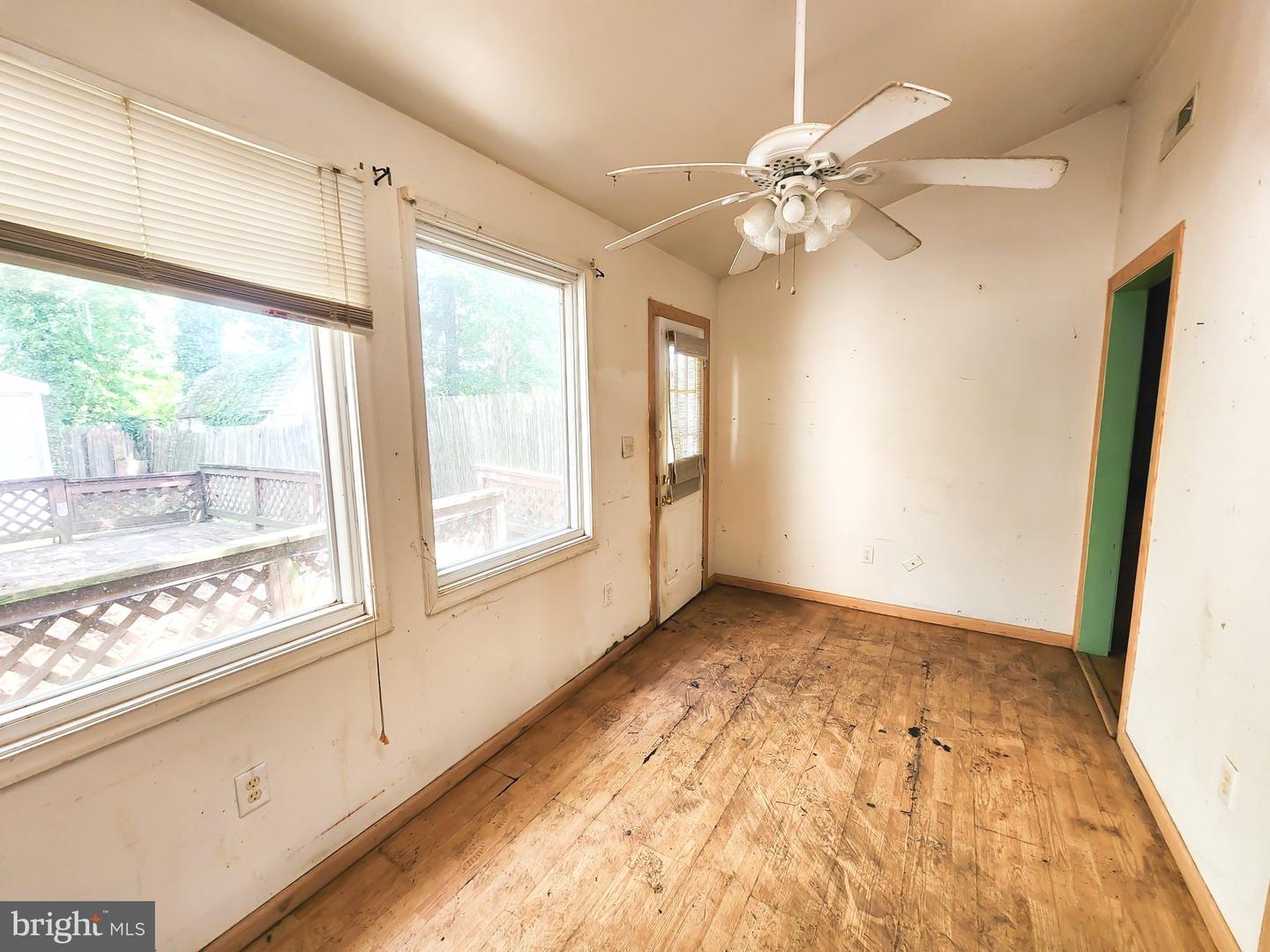 1005 Waterside Ct Property Photo 9