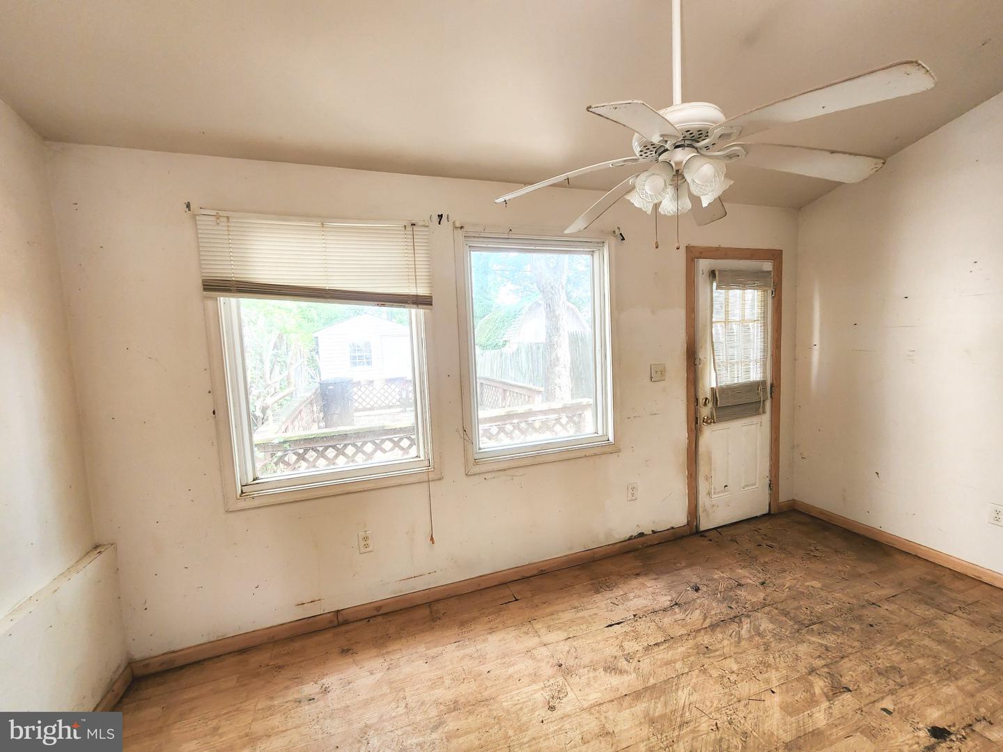 1005 Waterside Ct Property Photo 10