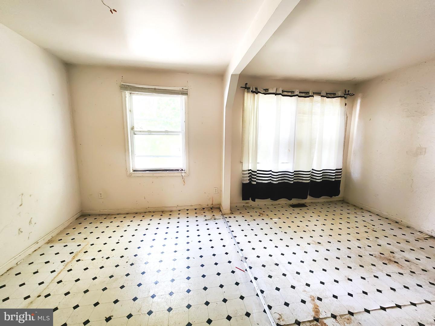 1005 Waterside Ct Property Photo 12